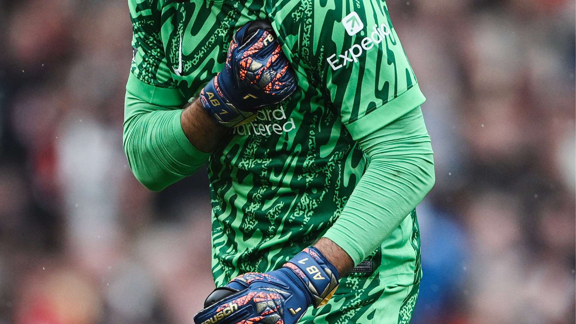 披紅黑21號戰袍 米蘭官宣簽下丘庫埃澤！.