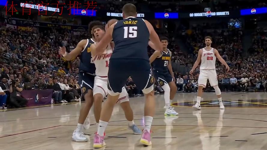 谢泼德突破飞身上篮造约基奇第6次犯规,掘金挑战失败 谢泼德突破飞身上篮造约基奇第6次犯规,掘金挑战失败